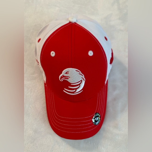 NEW Eagles Nest golf club in Canada cap. Canadian flag on side. Adjustable fit - Picture 1 of 4